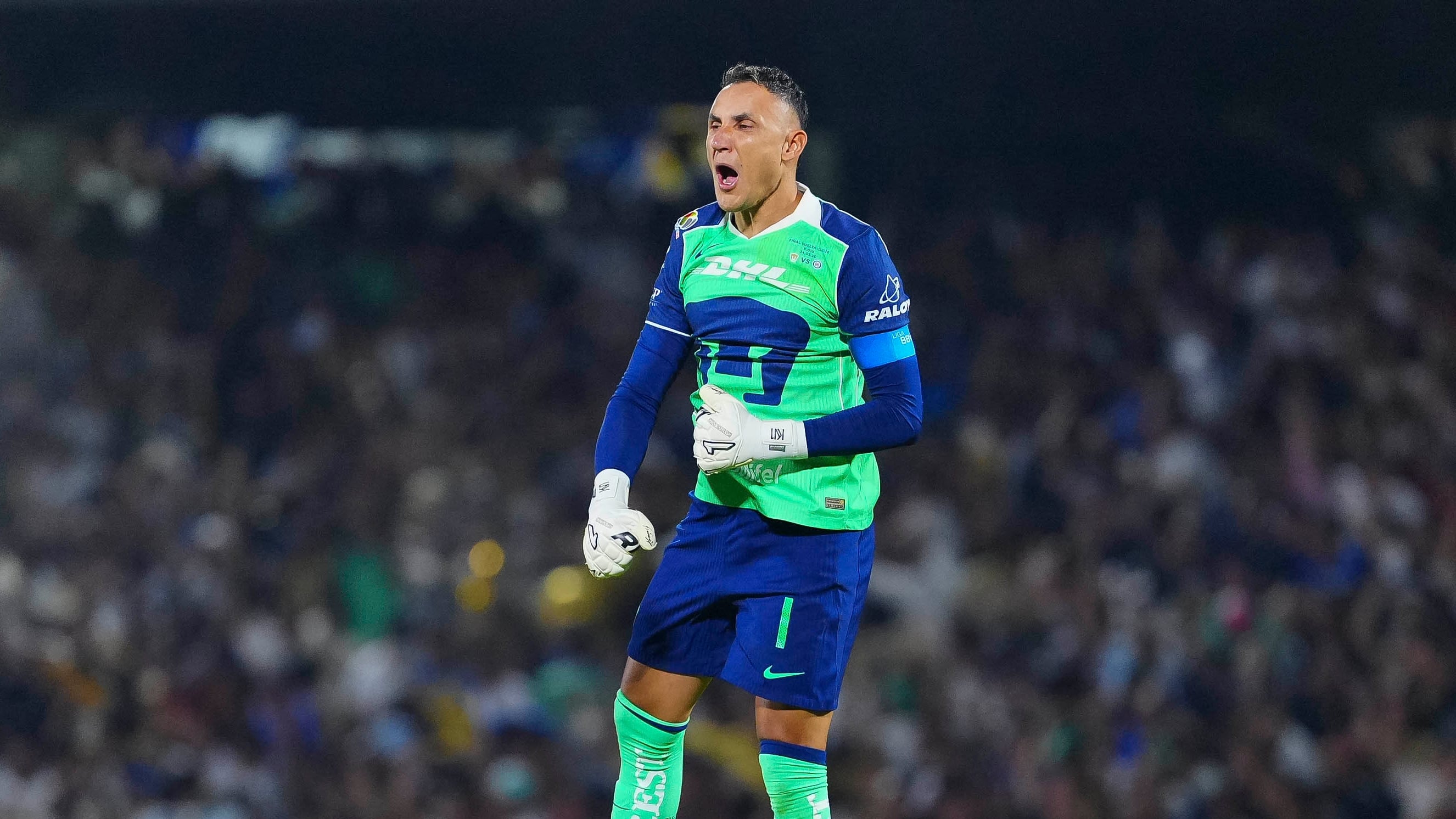 Keylor Navas celebró en grande el gol de Pumas ante Cruz Azul en la final del fútbol mexicano.