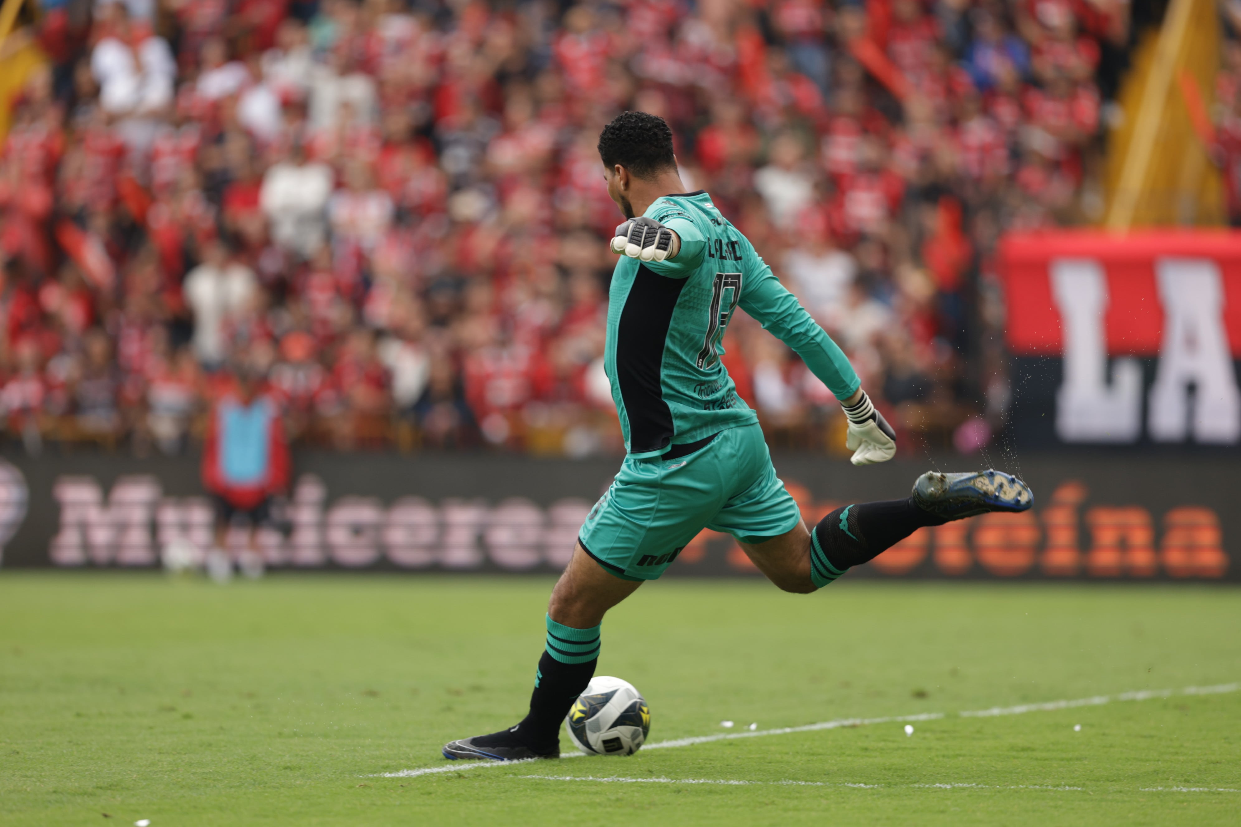 01/09/2024, Alajuela, Estadio Alejandro Morera Soto, partido de la jornada 8 del torneo de clausura 2024 entre la Liga Deportiva Alajuelense y el Deportivo Saprissa.