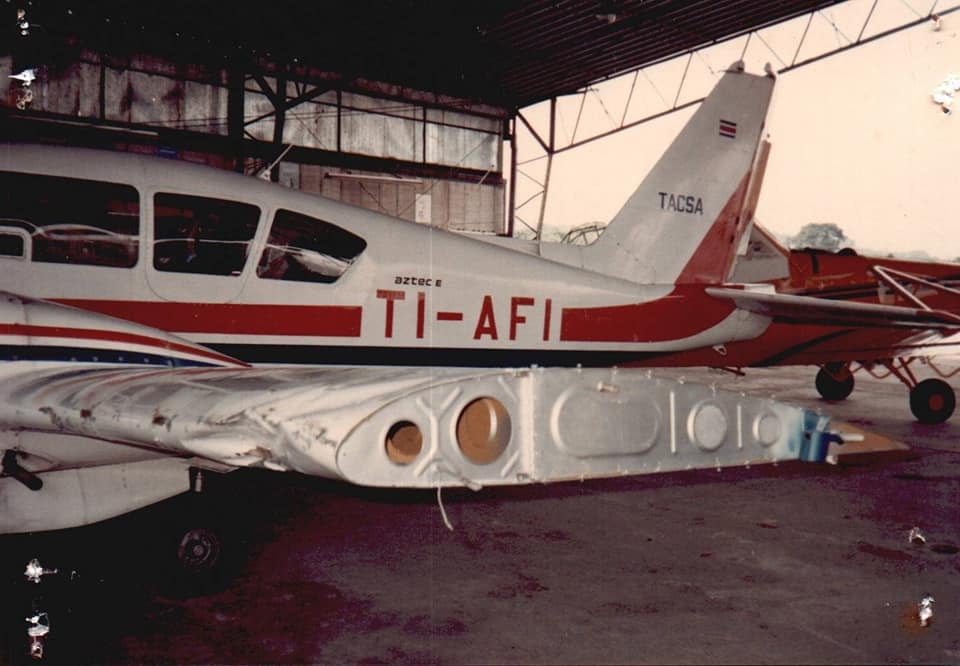 Avioneta Piper Azteca, matrícula TI-AFI, accidentada cerca del Túnel Zurquí en febrero de 1987. Foto: Accidenes aéreos de Costa Rica