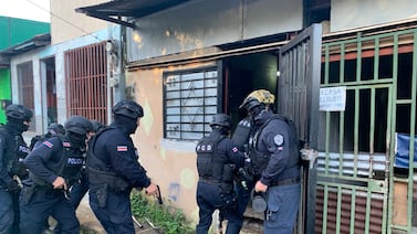 Policía irrumpe zona considerada como conflictiva y da cacería a 10 personas