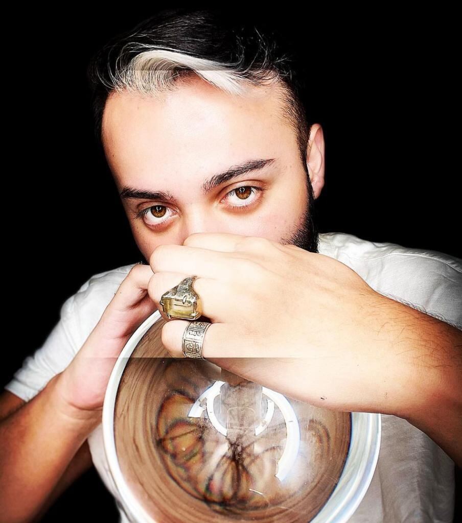 El influencer La Bruja nos dio sus predicciones para el 2024