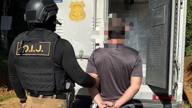 Privaron de libertad al chofer y se llevaron un contenedor de pollo: así cayó el presunto cabecilla