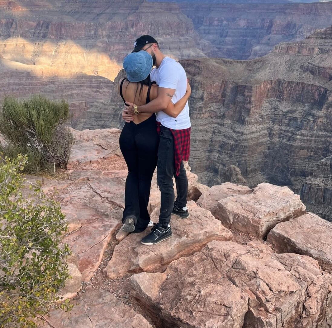 Débora "Debbie" Soto y su nueva pareja.