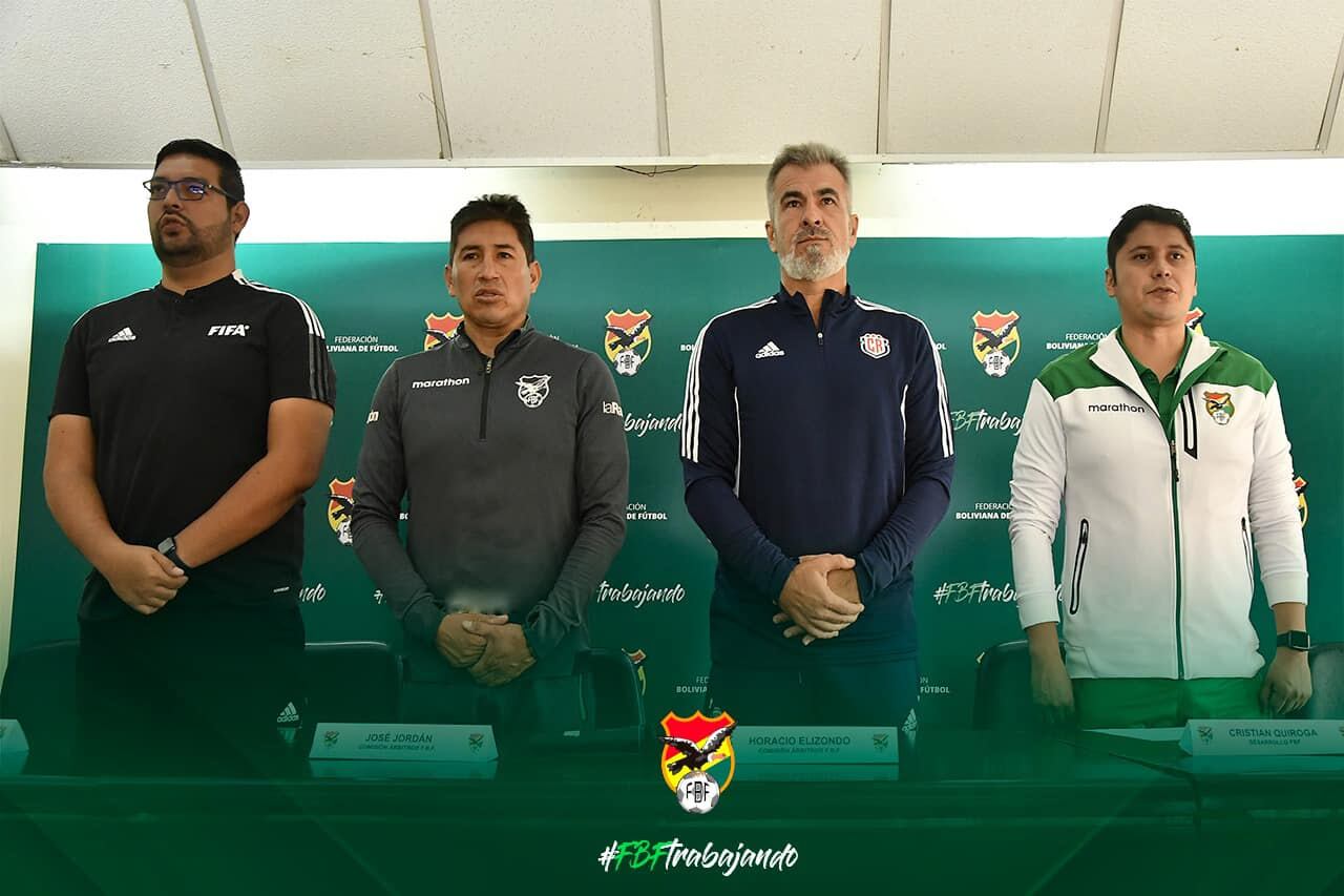 Presidente de la Comisión de Arbitraje de Costa RIca, Horacio Elizondo trabajando en la Federación Boliviana de Fütbol