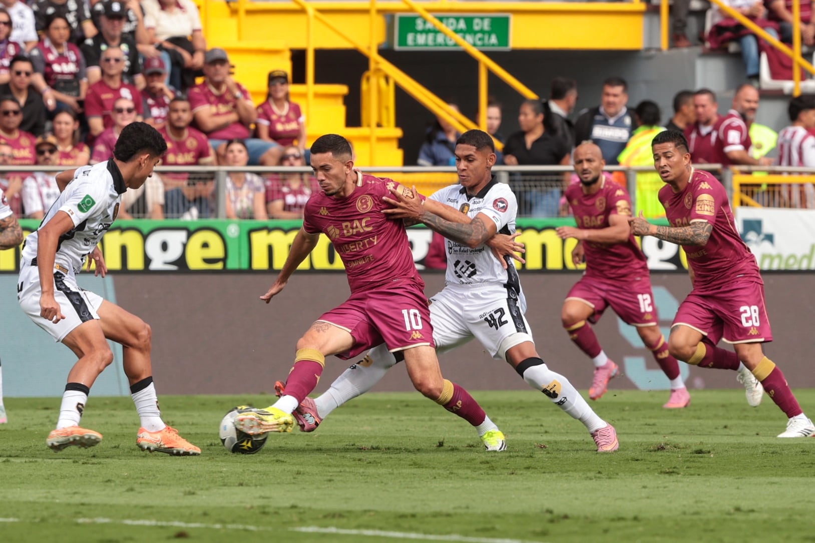 12/04/2026/ juego entere Deportivo Saprissa vs Municipal Liberia por la Liga a Promerica en el estadio Ricardo Saprissa/ foto John Durán