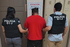 Detienen a hombre que habría “robado” placas que tráfico le acababa de quitar en Limón