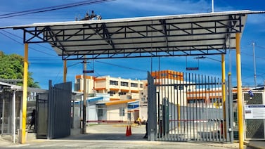 Mujer que fue atacada con un puñal en el cuello está grave