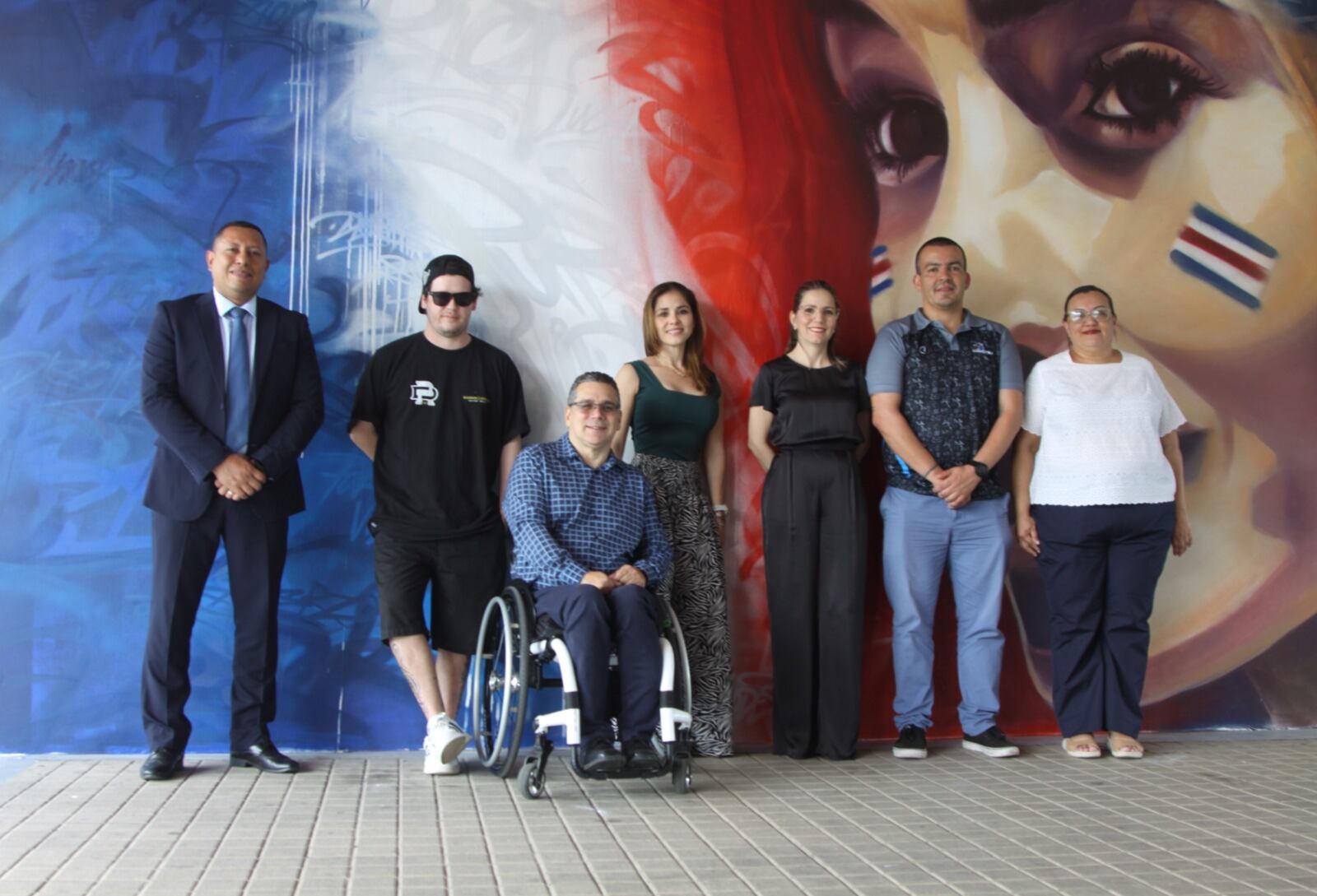 Estadio Nacional, paredes pintadas con aerosol