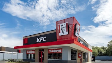 KFC anda buscando gente para que se una a su familia