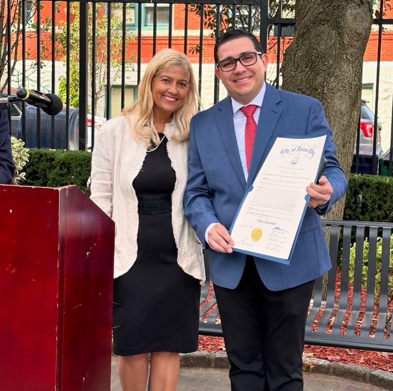 Elías Alvarado, periodista de Teletica en Nueva York, Estados Unidos.