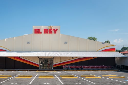 Trabajo: Conocidos almacenes tienen ofertas de empleo donde ofrecen hasta un millón de colones