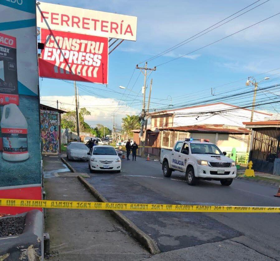 Joven fue acribillado a balazos en Alajuela cuando viajaba en su carro