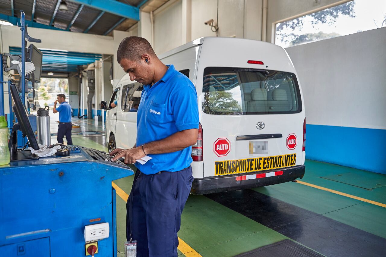 Transporte estudiantil se quedó en el examen de medio año de Riteve