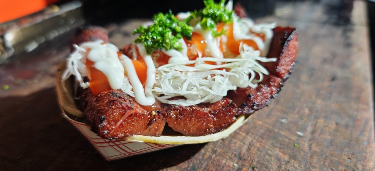 Don Rodrigo Maass Quesada y su esposa Marcia Zamora, son pulseadores que ahora abrieron un kiosquito de comidas que se llama Antojos de Maass