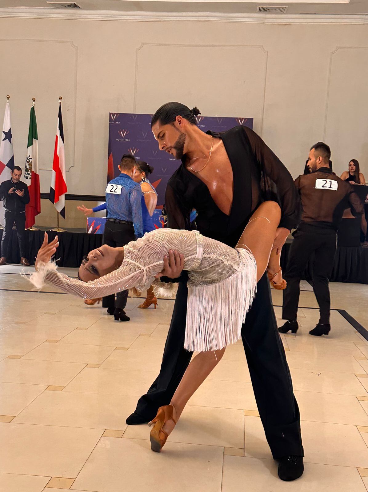 Bailarín y coreógrafo César Abarca Brenes