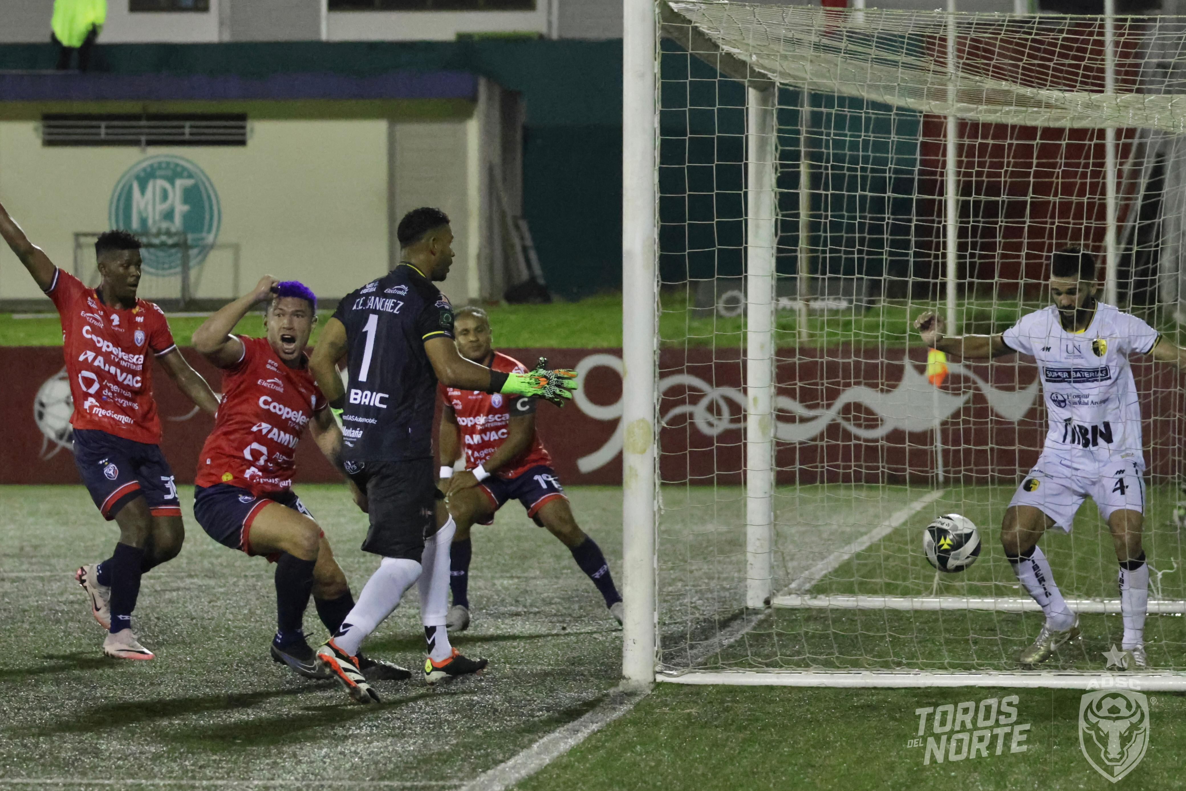 El gol de San Carlos ante Liberia fue de Brian Martínez.