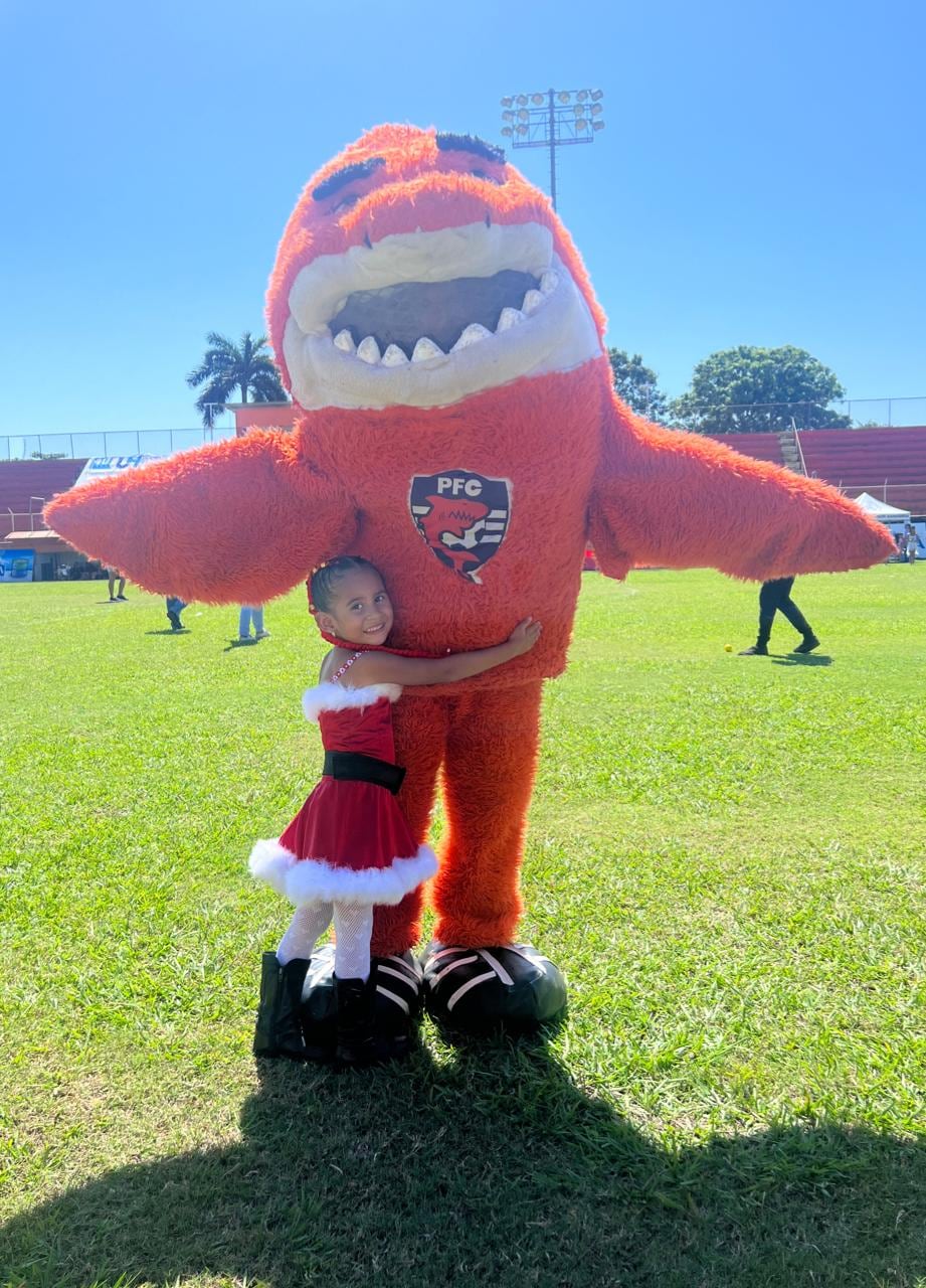 Mascota de Puntarenas FC, Tiburón Parcero, Óscar Ruiz