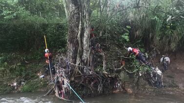 Rescatistas utilizan drones para buscar en zonas más peligrosas al niño que cayó en alcantarilla