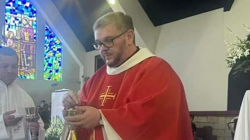 padre Óscar Mario Ugalde Vargas habla de quienes ven a sus mascotas como hijos