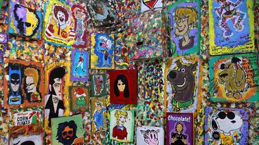 Encuentre a sus ídolos de infancia en una cafetería repleta de caricaturas