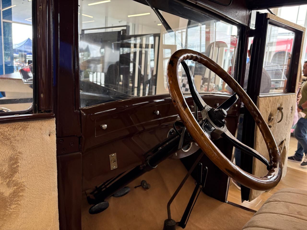 Chevrolet 1927, dueño Allan Gutiérrez, chuzo de la semana