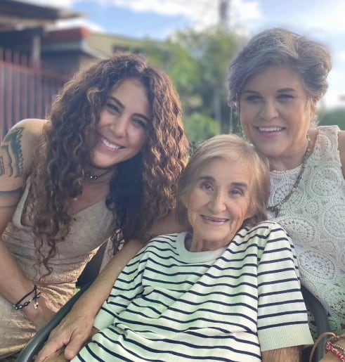 Vica Andrade está en Costa Rica por el cumpleaños de su mamá doña María Elena Solís.