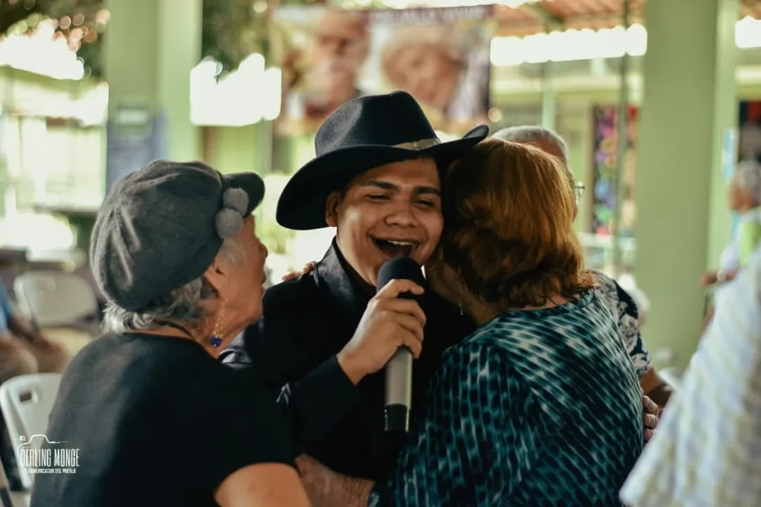 Yeris Lobo se coronó hace una semana como ganador de la sétima temporada del reality de canto de canal 7