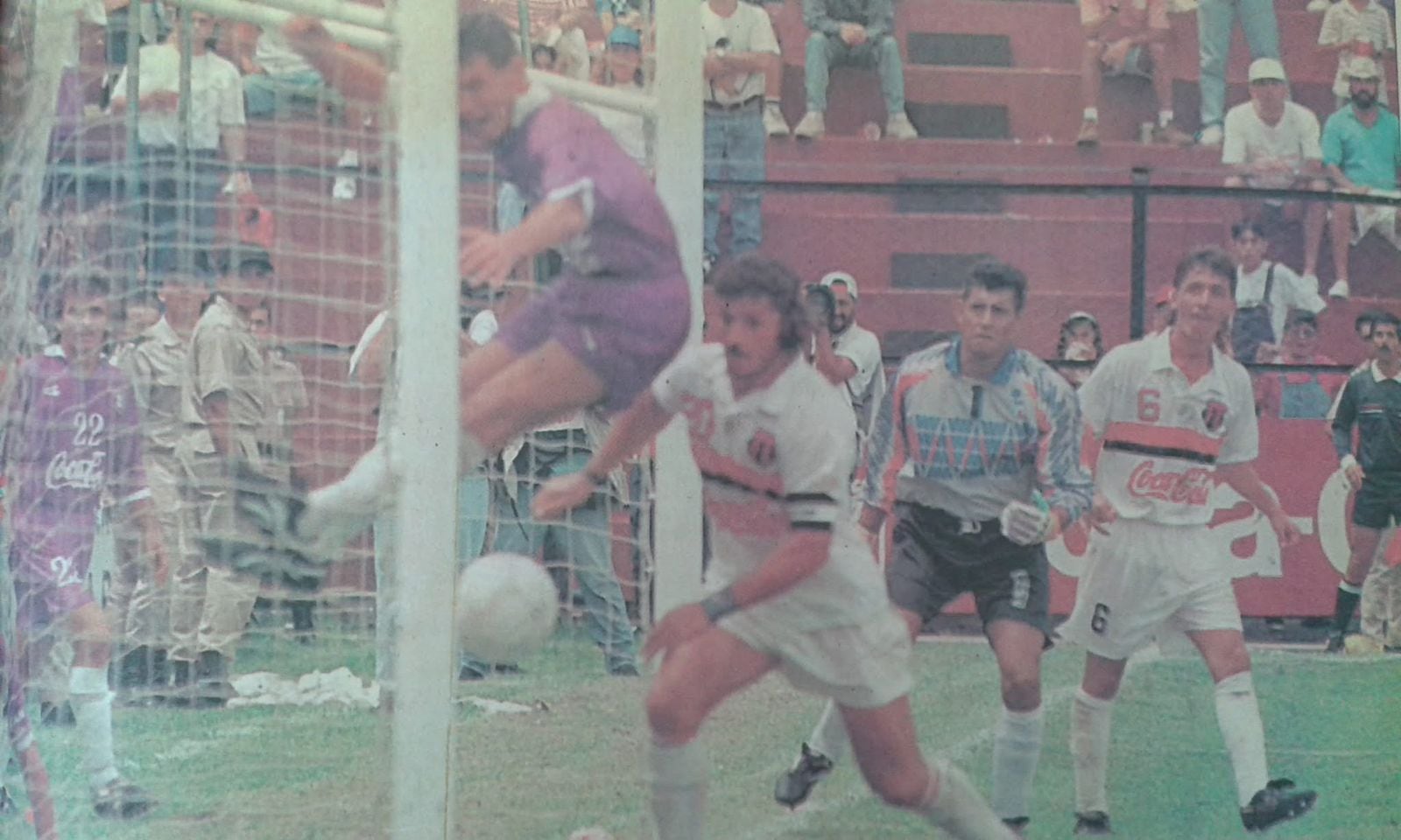 José Alexis Rojas usó el número diez en algunos partidos en Alajuelense.