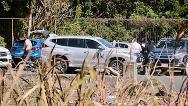 Trabajador encontró en plaza de fútbol algo realmente macabro