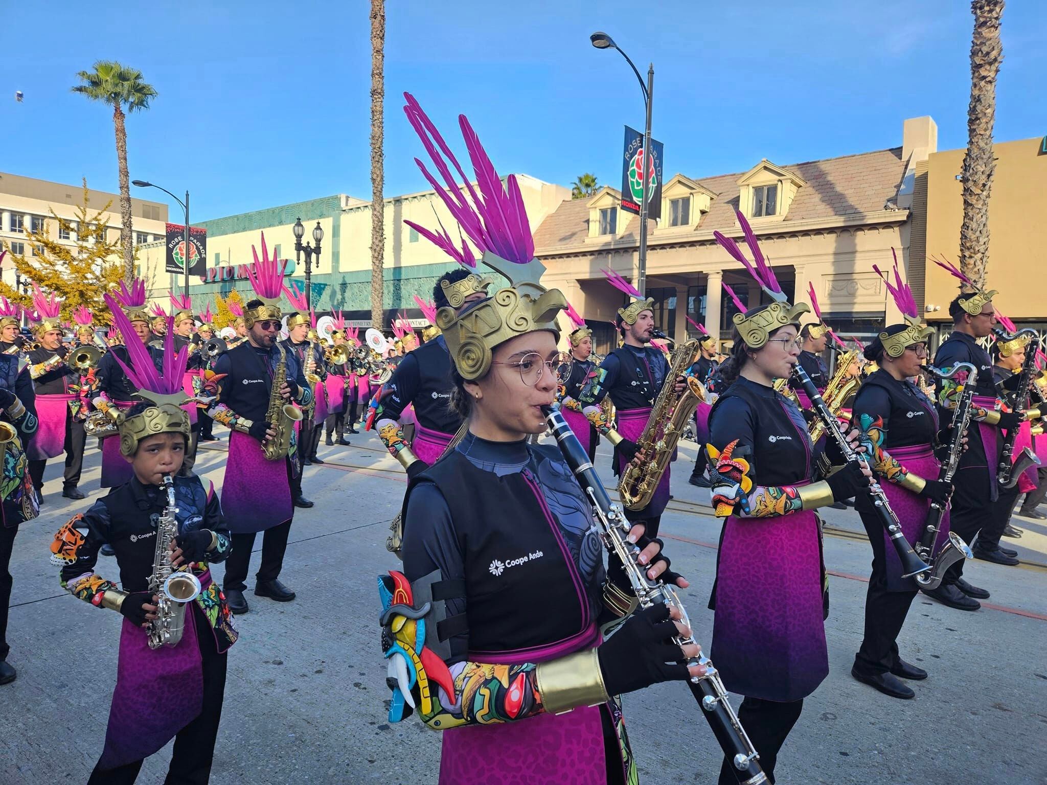 Con gran orgullo patrio, Elesban Rodríguez, director de la Banda Municipal de Zarcero (BMZ), celebró que cumplieron con el gran objetivo que se impusieron desde que fueron confirmados como participantes en el Desfile de las Rosas 2024