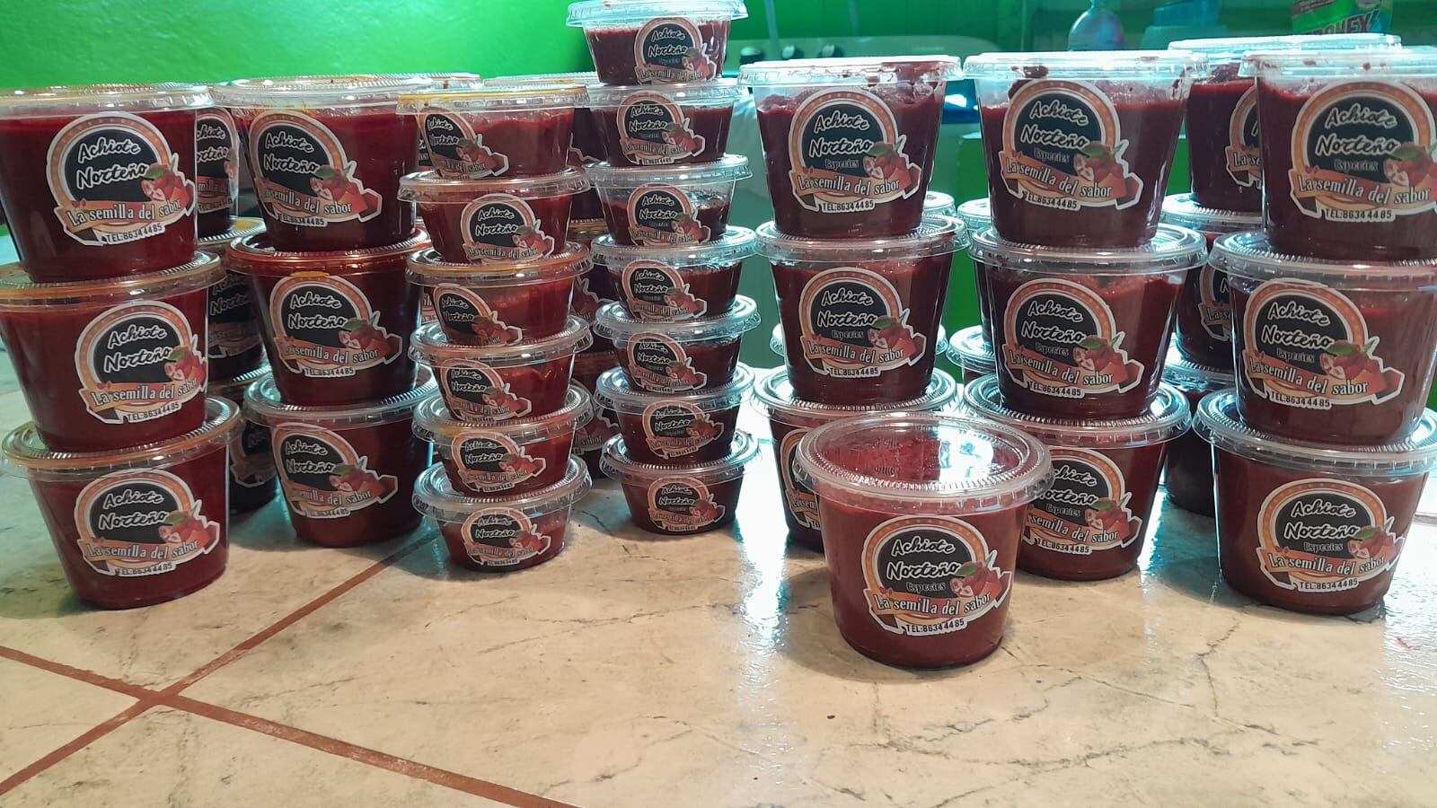 Doña María de los Ángeles Chaves Castro, vecina de El Pavón en Los Chiles, pegando con nuestra frontera Norte, se decidió a tener un negocito de producción de achiote hace dos años, cuando tenía 60.