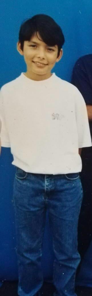 En Palmares de Alajuela hay una zona alejada, muy rural, que se llama Candelaria, pues de ahí es el actual viceministro de Educación, José Leonardo Sánchez Hernández, quien es un orgulloso campesino y en sus mejores momentos, estando en el colegio, llegó a cogerse hasta 45 cajuelas de café en un solo día