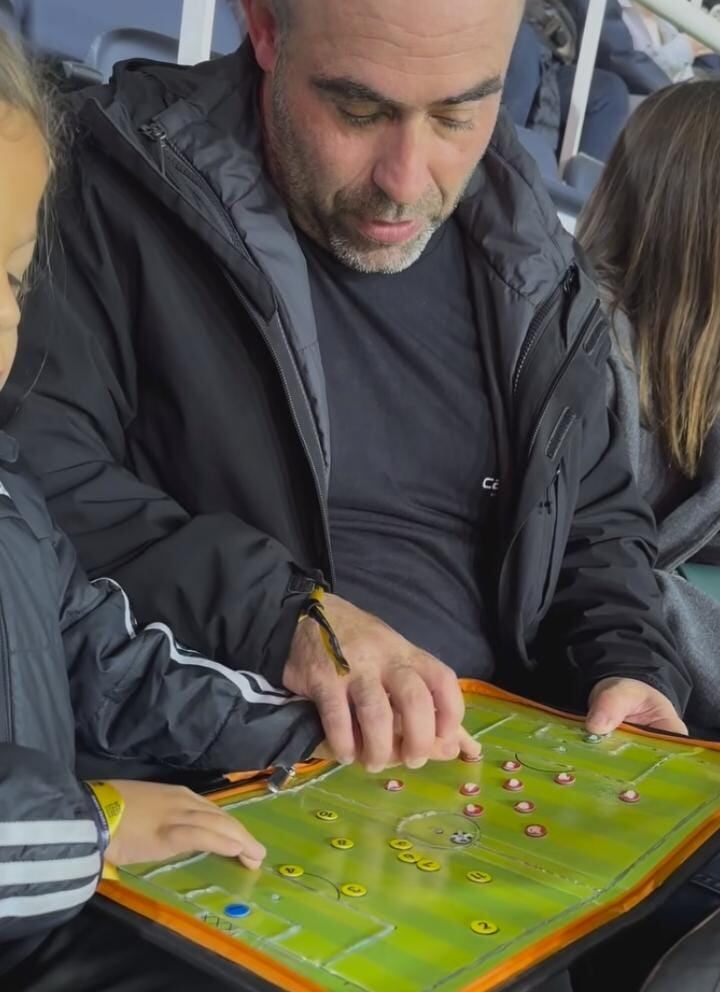 Ñiño con discapacidad visual.