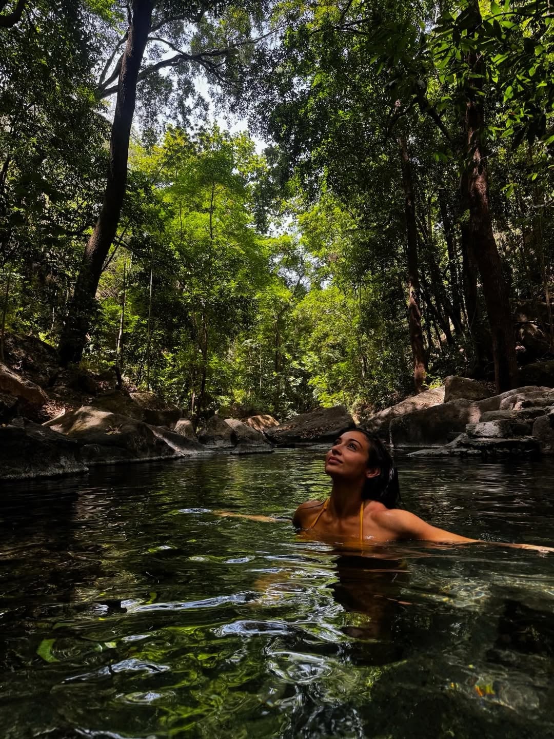La estrella de WWE visitó Guanacaste junto a su novio.