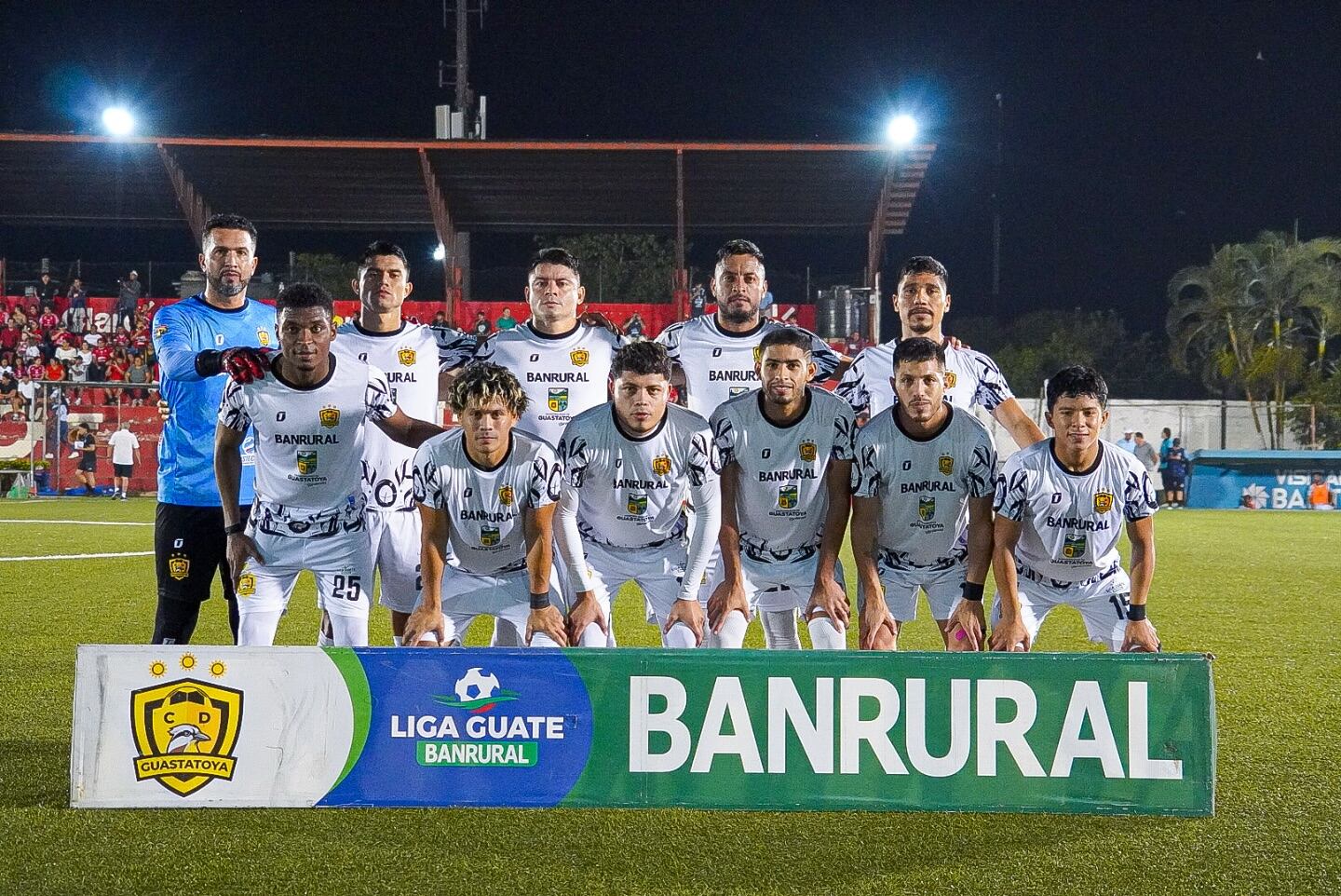 El portero Adrián de Lemos sufrió una conmoción cerebral, durante un partido en Guatemala. Facebook Guastatoya.