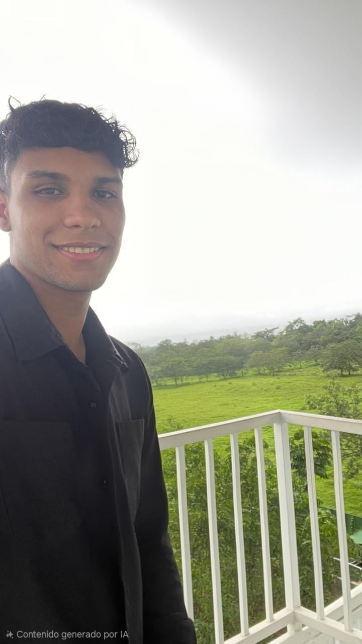 Steven Andrés Ortega Hernández, de 22 años, salió de su casa en moto rumbo al trabajo cuando ocurrió un choque en el que se vio involucrado, el carro lo manejaba el comediante Gustavo Pelaéz. Foto: Jenaro Ortega