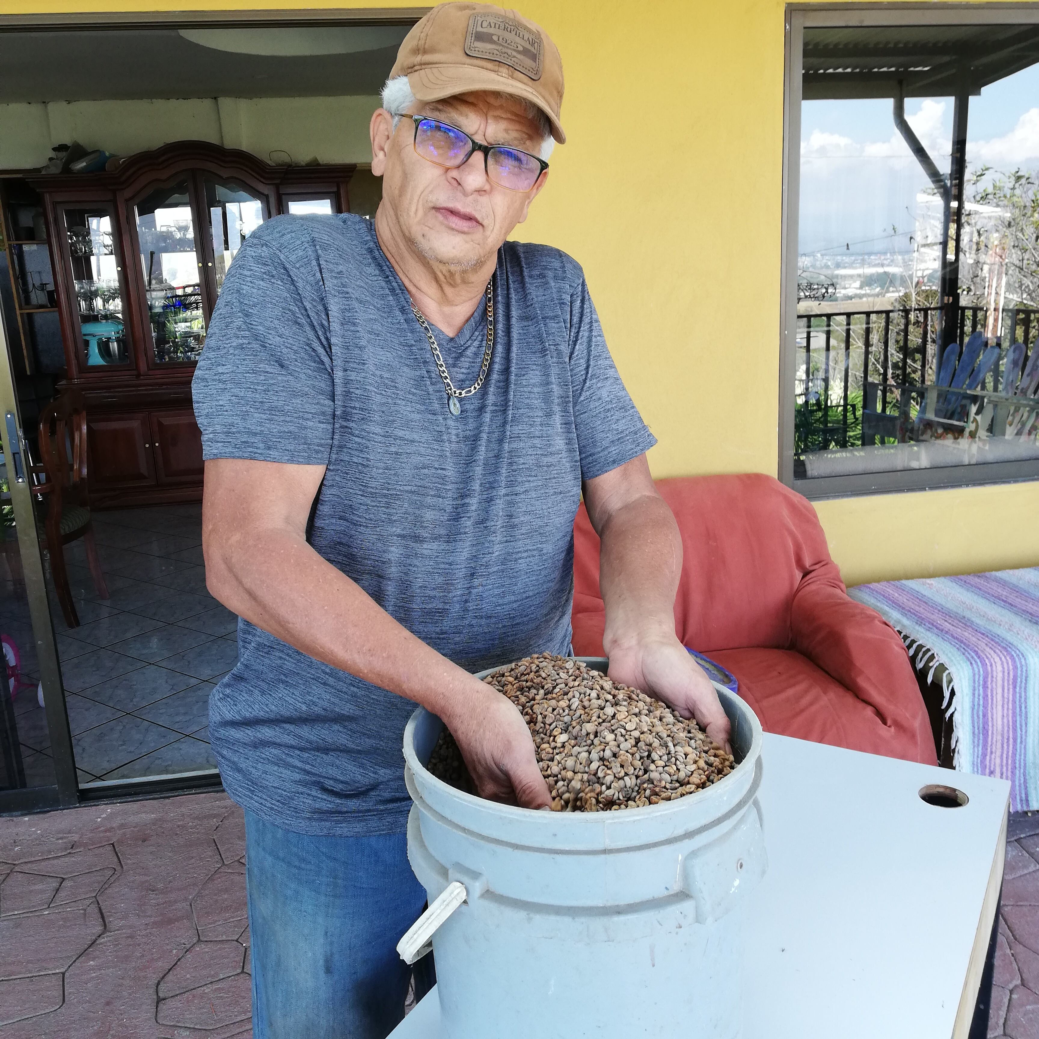 Doña María y don Jorge son cafeteros las 24 horas