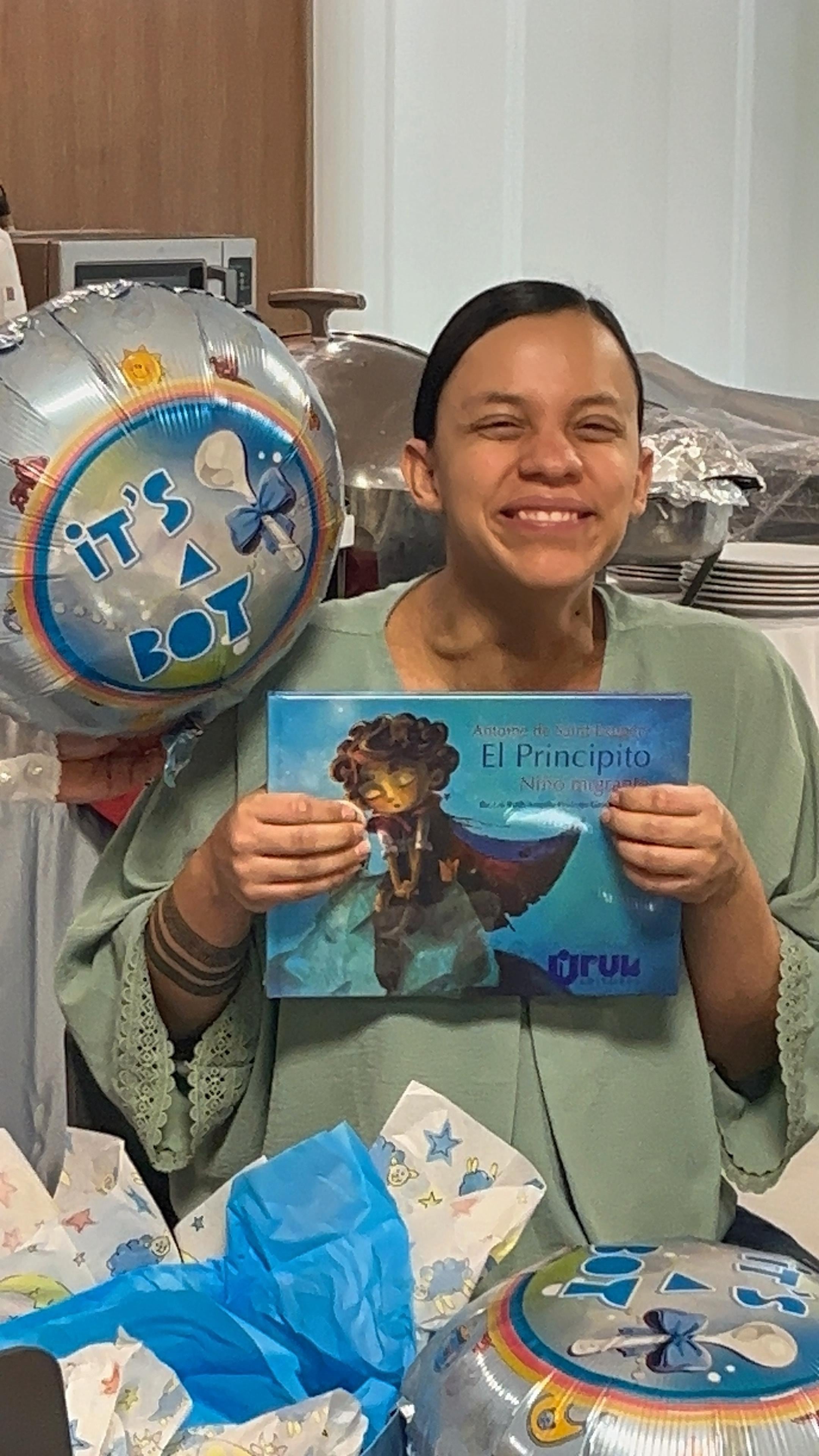 Diputados le hicieron un té de canastilla a la diputada Sofía Guillén