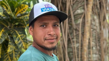 Francisco Carrillo, el ejemplar ciudadano que se levanta a las tres a. m. para limpiar la ciudad