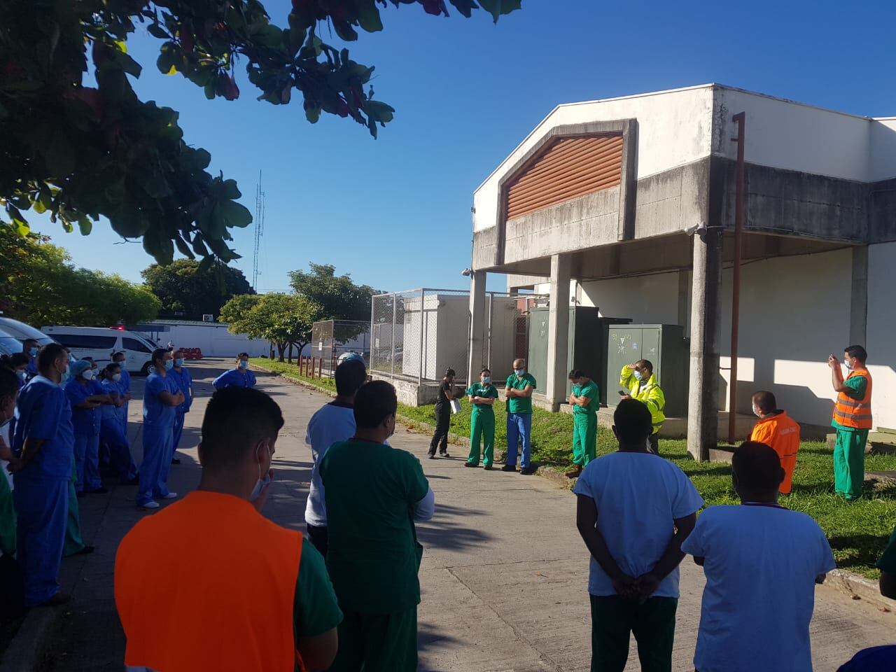 Doce pacientes con covid-19 fueron trasladados este 11 de diciembre, en un megatraslado que realizó la Caja Costarricense de Seguro Social (Caja) desde Liberia hasta San José, para no saturar los servicios de hospitalización en el Hospital Enrique Baltodano.