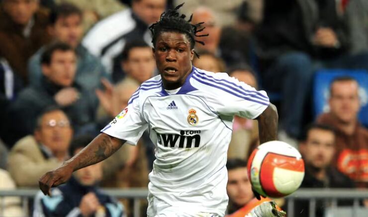 Royston Drenthe se encuentra hospitalizado.