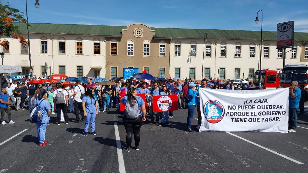 Este 8 de junio el sector salud se tiró a la calle en una huelga por que consideran que sus derechos laborales y la Caja Costarricense de Seguro Social (CCSS), están siendo golpeados por el actual gobierno de Rodrigo Chaves