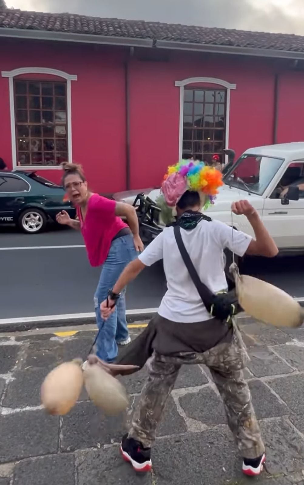 Maureen Salguero fiestas barva