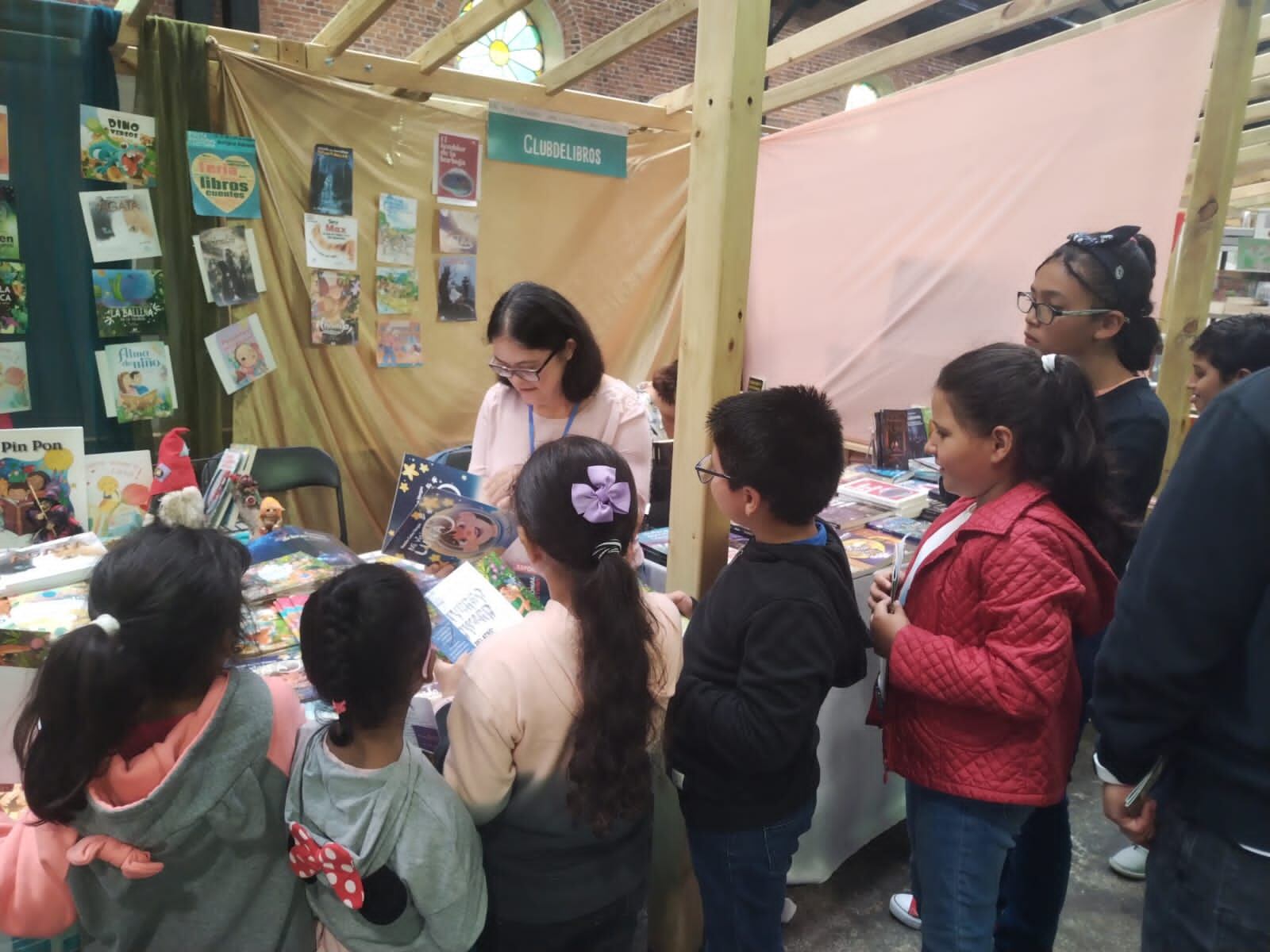 A sus 36 años, Natalia Calvo logró cumplir su sueño de ser escritora y actualmente trabaja en su tercera publicación.