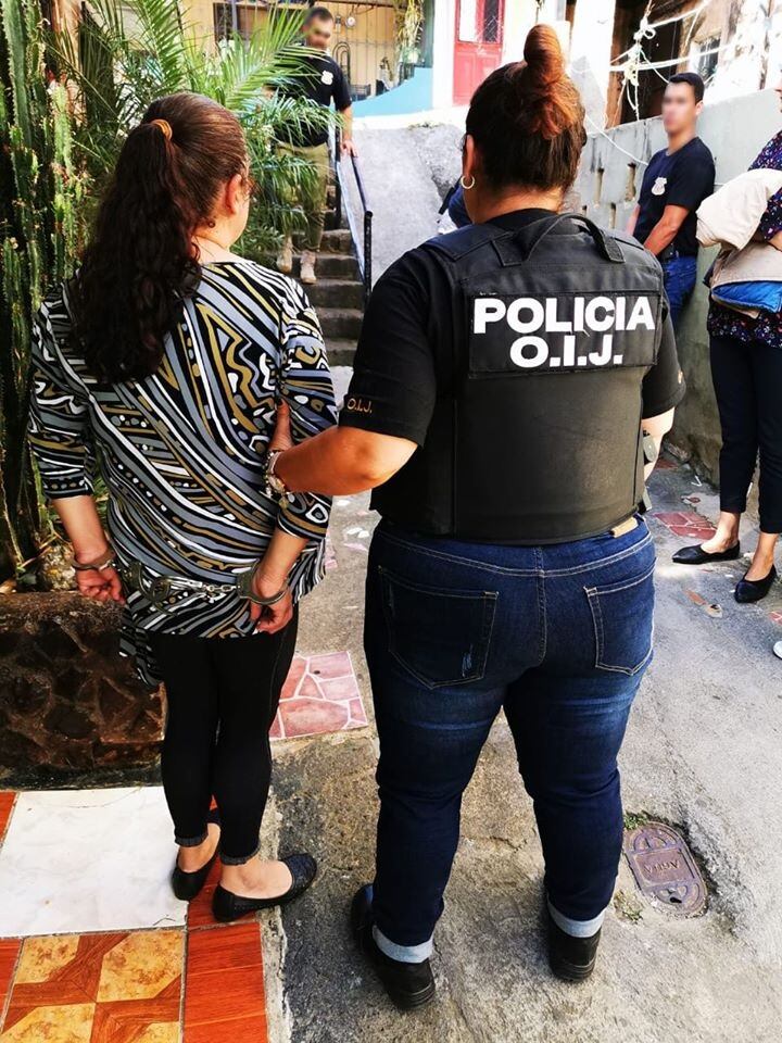 Detenidos sospechosos de estarfa a dos personas con falso proyecto habitacional en Barva. Foto OIJ.