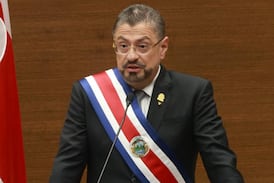 600 familias de enfermos graves dejaron de recibir ingresos y dependen de Rodrigo Chaves para recuperarlos