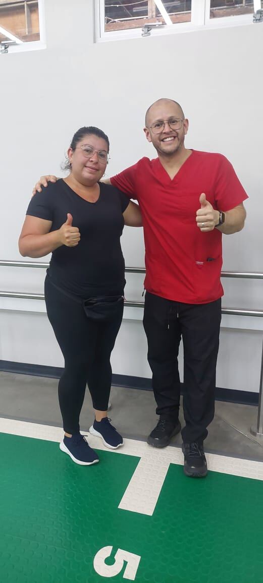 Yenci Mata Angulo llegó a trabajar normalmente a la Expomóvil del año pasado, de un pronto a otro se comenzó a sentir mal y cuando iba para el baño con la ayuda de una compañera se desmayó.