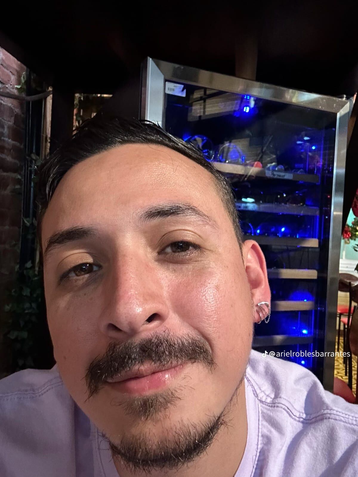 Ariel Robles se puso un nuevo arete