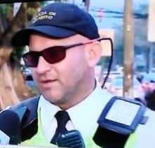 Leonardo Bourrouett Mora es un oficial de tránsito que estuvo a segundos de ser víctima de un violento atropello en la rotonda Juan Pablo II en La Uruca, San José. Foto: La Teja