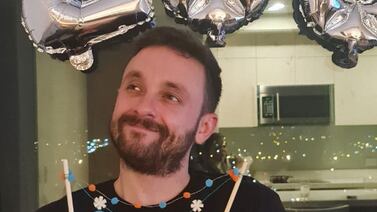 ¿Qué es la enfermedad de Crohn que padece el humorista Renzo Rímolo?